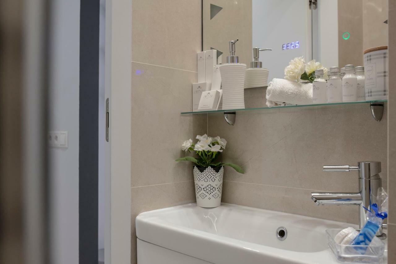 Wlr Apartments - Hoza I Варшава Екстериор снимка